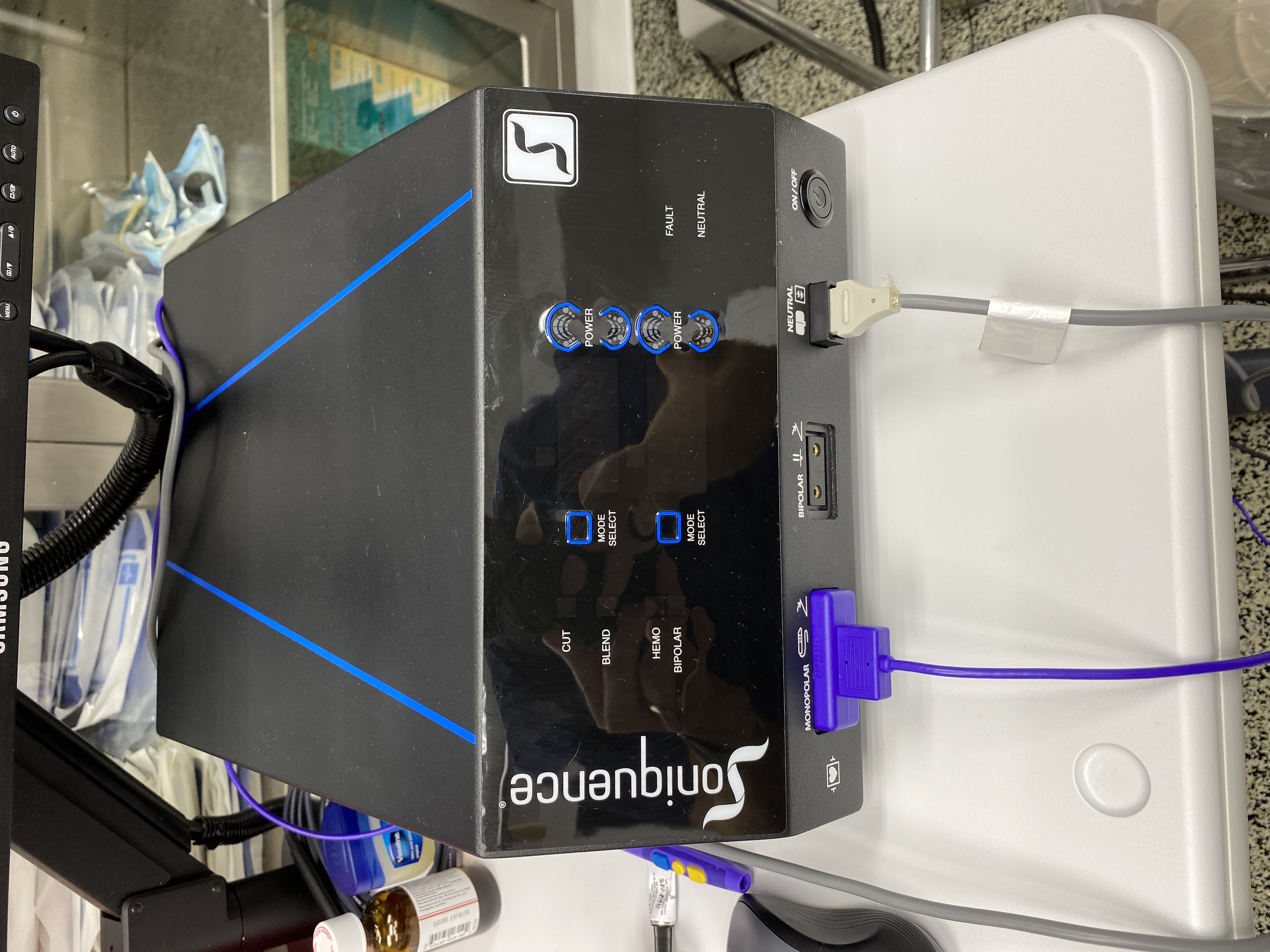 Fig.1. Example of a radiofrequency unit (Soniquence) that can be used for minor optometric procedures such as benign lesion removal as well as for aesthetic purposes like the reduction of wrinkles and fine lines. 