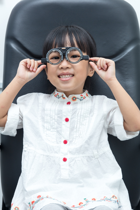 Offering young myopia an alternative regimen of weekly high-dose atropine might allow more children to maintain a management regimen, this study suggests.